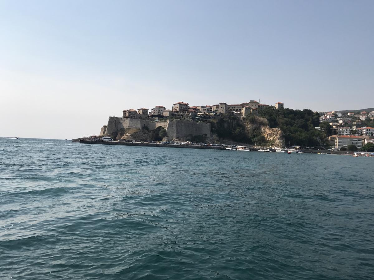Hotel La Rosa Negra Улцинь Экстерьер фото